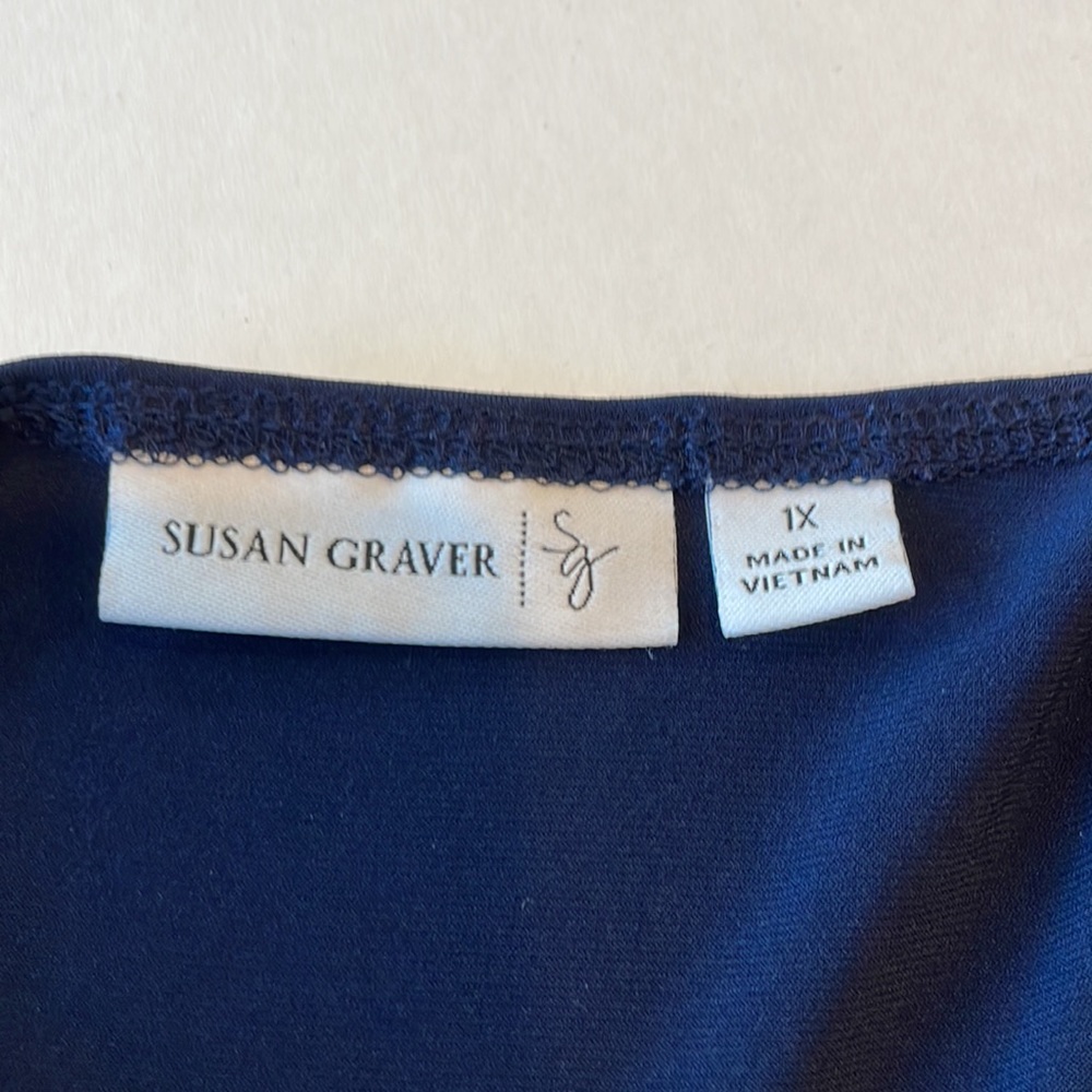 🌸Susan Graver Top Size 1X Navy Beaded Rhinestone Liquid Knit Travel EUC - Picture 4 of 4
